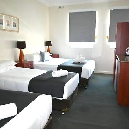 Knickerbocker Hotel 巴瑟斯特 外观 照片