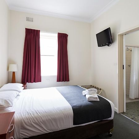 Knickerbocker Hotel 巴瑟斯特 外观 照片